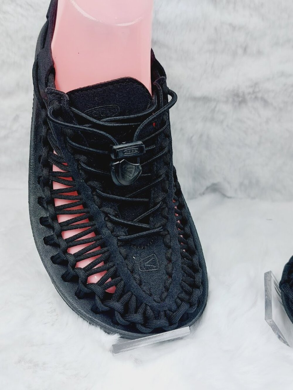 Keen Women's Black Uneek Fade Mesh Bungee Lace Fisherman Sandal Size 6 - Picture 5 of 12